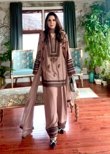 Nouvel ensemble Salwar Kameez FATEMA FASHION de créateur, richement embossé, toutes saisons, style moderne, séchage rapide, décontracté, avec dupatta - Product Image 2