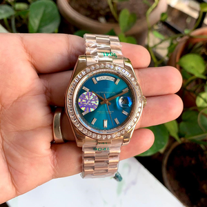 Montre de luxe sportive en acier inoxydable rose gold style hip-hop, cadran bleu turquoise, index des heures baguette, lunette sertie de diamants, édition limitée - Product Image 3
