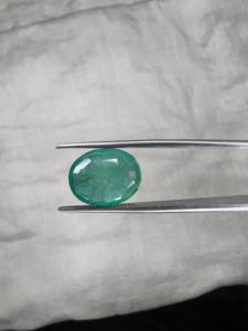 Pierre précieuse naturelle verte d'origine zambienne, taille poire, 4,61 carats, pour bijoux de luxe par Jai Narayan Gems - Product Image 3