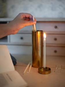 Lanterne porte-bougie portable élégante en laiton, ronde, faite à la main, petit récipient à bougie avec support et bougie chauffe-plat – Fabricant - Product Image 3