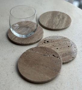 Ensemble de sous-verres élégants en travertin pour la présentation des tables de restaurant, les décorations de mariage et la planification d'événements - Product Image 1
