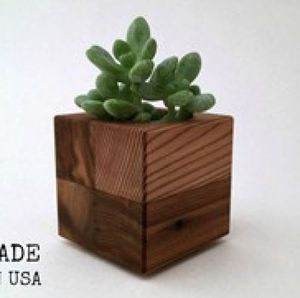 Versatile Wooden Flower <b>Planter</b> <b>Box</b>: Perfect for Plants, Toys, and Gifts! - Product Image 1