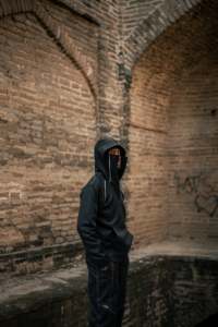 Veste à capuche double balaclava pour homme en polyester et coton, fermeture éclair intégrale, style décontracté avec capuche superposée pour hommes - Product Image 3