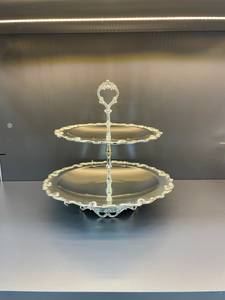 Support à gâteau moderne en métal doré pour la présentation en boulangerie - Product Image 2