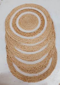 Set de table rond en jute tressé bohème, beige naturel avec bordure blanche, fait main, biodégradable, robuste, pour une ambiance rustique. - Product Image 4