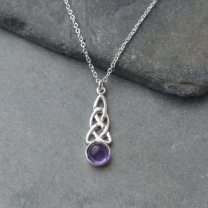 Colgante de Nudo Celta Vintage Hecho a Mano en Plata de Ley con Baño de Oro/Plata, Engastado con Amatista, Certificado por Terceros, Unisex, para Uso Diario - Product Image 2