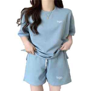 Conjunto de verano para mujer de alta gama con camisola de acabado satinado y pantalones anchos de tacto sedoso, de secado rápido, para ocio. - Product Image 3