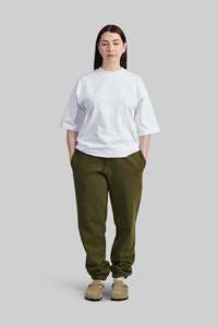 เสื้อยืดคอกลมแขนสั้นผู้ชาย สีขาว ผ้าฝ้ายเจอร์ซีย์ 100% ทรงปกติ สวมใส่สบาย ระบายอากาศได้ดี น้ำหนัก 240 กรัม ผ้าถัก ดีไซน์เรียบ - Product Image 3