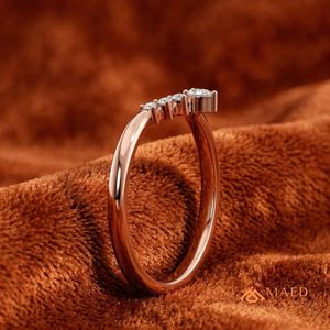 Anillo de compromiso en forma de V con moissanita talla marquesa de plata de ley chapada en oro rosa para mujer, de lujo, estilo nupcial gujarati - Product Image 2