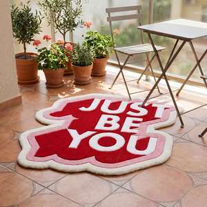 Alfombra Antideslizante de Lana Hecha a Mano con Tipografía Única 'Just Be You', Diseño con Frase Motivacional en Rojo y Blanco, Decoración para Sala de Estar y Dormitorio - Product Image 5