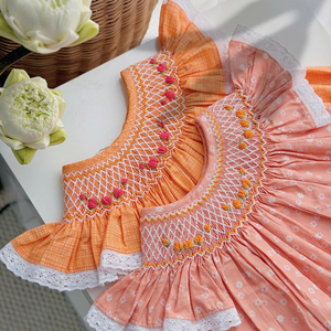 Vestido Floral para Bebé Niña, Mezcla de Algodón y Lino, Detalle Fruncido Hecho a Mano, Tacto Suave, OEM Vietnam, Traje para Primer Cumpleaños - Product Image 1