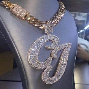 จี้ห้อยคอแบบ Iced Out ชุบทองคำแท้ สลักชื่อได้ตามสั่ง เงินแท้ 925 ประดับเพชร GRA Moissanite ผ่านการทดสอบเพชร ตัวอักษรแบบฮิปฮอป - Product Image 1
