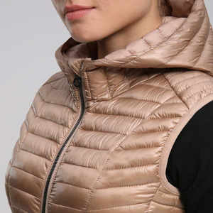 Chaleco Acolchado Negro Personalizado para Mujer, Chaqueta sin Mangas de Diseño, Acolchado con Diamantes - Product Image 3