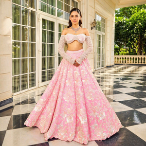 Exquisito Lehenga Choli Rosa Florido para Novia, Traje Nupcial Indio con Lentejuelas Florales, Ghagra para Recepción, Ajuste Delgado Sin Arrugas, Estilo Real - Product Image 1