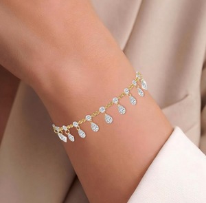 สร้อยข้อมือเพชรทรงหยดน้ำและทรงกลมเจียระไน 5.79 กะรัต ประดับเพชรเลี้ยงในห้องปฏิบัติการ ตัวเรือนทองคำโรสโกลด์ 9K - Product Image 5