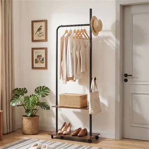 Appendiabiti Industriale Autoportante con 2 Ripiani in Legno e Ganci per Camera da Letto, Ingresso o Negozio di Abbigliamento - Product Image 2