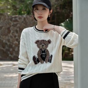 เสื้อไหมพรมถักสำหรับผู้หญิงรุ่นใหม่ OEM 2026 คุณภาพสูง ลายปักรูปหมี พร้อมโลโก้ด้านหน้า จาก TRIOTAKE INDUSTRY - Product Image 4