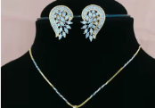 Magnifique collier à pendentifs finition dorée serti de boucles d'oreilles, magnifique collier à l'aspect de pierres AD pour la fête pour les femmes - Product Image 2