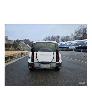 Land Rover Defender 110 D240 SE Modelo Diciembre 2020 con 77,560 km, Volante a la Izquierda, Caja de Cambios Automática, Combustible Diésel - Product Image 4