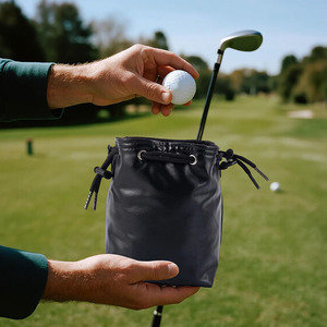 Pochette de golf en cuir de qualité supérieure avec porte-balles, offrant une fabrication durable et une fonctionnalité élégante pour un usage quotidien, au prix de gros. - Product Image 4