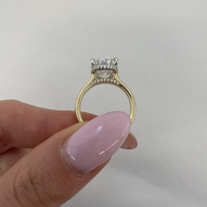 Bague solitaire large en or jaune avec diamant de laboratoire taille coussin de 5,10 carats pour femme, design élégant et classique pour fiançailles - Product Image 6