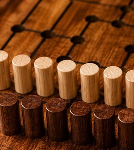 Jeu de société traditionnel en bois fait main Nine Men's Morris, jeu de stratégie éducatif de table avec pions – Meilleures ventes - Product Image 5