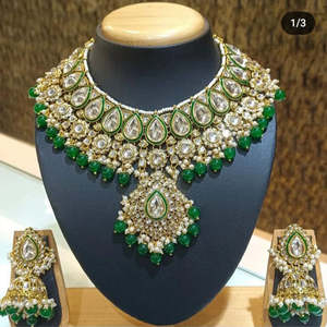 Ensemble de colliers plaqué or avec pierre et perles Kundan 10581264GR Parure de bijoux fins exquis - Product Image 1