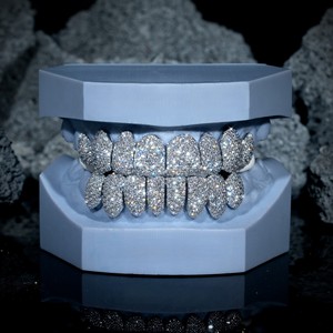 Grillz personnalisés en moissanite sertie de pierres, taille brillant rond, bijoux dentaires Hip Hop pour hommes et femmes - Product Image 1
