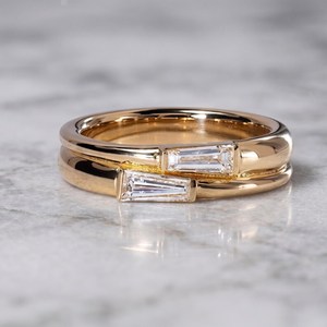 Bague empilable unisexe en or massif 14 carats avec diamants taille baguette conique de 0,25 carat chacun, cultivés en laboratoire, idéale pour les fêtes, les propositions et comme cadeau pour elle. - Product Image 2
