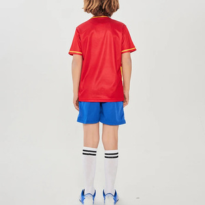 Conjunto de camiseta de fútbol con estampado de bandera roja y amarilla para niños, uniforme de poliéster de manga corta con cuello en V que absorbe la humedad, ropa para niños para todas las estaciones - Product Image 4