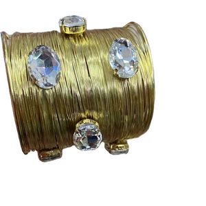 Bracelet manchette en fil de laiton avec perles de verre, bijou audacieux et luxueux, minimaliste noir, taille unique, pour femme, idéal pour anniversaire ou soirée - Product Image 1