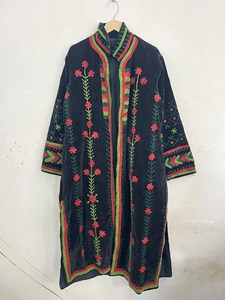 Chaqueta de terciopelo bordada estilo bohemio vintage para mujer, con estampado floral, cuello alto, corte holgado, estilo étnico, chaqueta larga de invierno. - Product Image 1