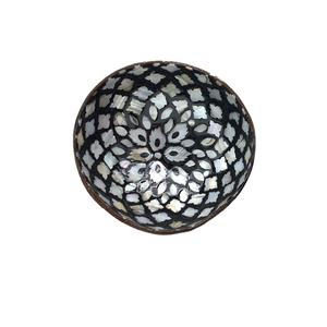 Bols de noix de coco fabriqués à la main du Vietnam de haute qualité couleur personnalisée jetable bol à salade décoratif sculpté fruits motif cuillère - Product Image 2