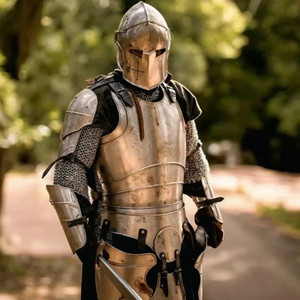 Armure de Chevalier Gothique Médiéval en Acier Plaqué Nickel Noir, Style Antique 3D, Polie, Moulée sous Pression, Imprimée par Gravure, pour Films et Séries TV - Product Image 5