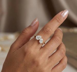 Anillo de Diamante Cultivado en Laboratorio, Oro Amarillo de 14K, Anillo de Diamantes en Forma de Pera y Ovalados, Anillo Toi Et Moi, Anillo de Compromiso, Estilo Bypass, Anillo de Dos Piedras - Product Image 5