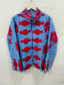 Chaqueta de Punto Azul para Mujer con Bordado Rojo, Cuello Alto, Manga Larga, Abrigo de Invierno con Diseño Bordado a Mano - Product Image 1