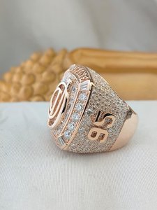 Anillo de Plata de Ley 925 con Inicial Personalizada, Anillo de Compromiso Hip Hop con Diamante VVS y Baño de Rodio, Regalo para Hombre - Product Image 6