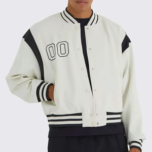 Veste universitaire homme blanche et noire, col rabattu, manches classiques, fermeture boutonnée, lettres brodées sur le devant, style preppy, pour l'automne - Product Image 1
