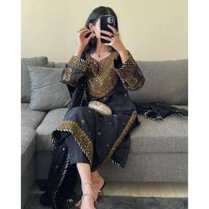 Ensemble de costume de fête pour femmes avec fil et travail de séquence - Product Image 3