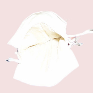 ถุงโพลีเอสเตอร์สำหรับเก็บเครื่องประดับและเครื่องสำอาง ปั๊มลายทอง พร้อมเชือกรูด สำหรับบรรจุภัณฑ์คริสต์มาส ขายส่งจากโรงงาน - Product Image 2