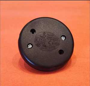 Lampe de sol en plastique avec interrupteur au pied marche/arrêt et garantie de 10 ans - Product Image 3