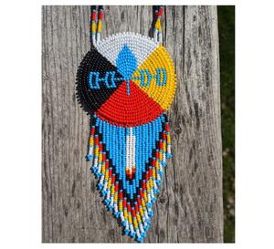 Ensemble élégant de collier et de boucles d'oreilles en perles ethniques pour un style classique, traditionnel et moderne. - Product Image 4