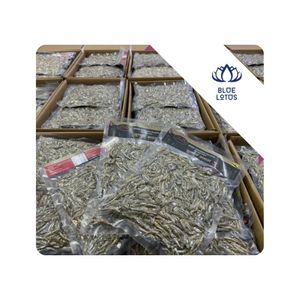 Anchoas secas disponibles para sopas y caldos, ingrediente de marisco utilizado para condimentar en cocinas de restaurantes en Vietnam. - Product Image 1
