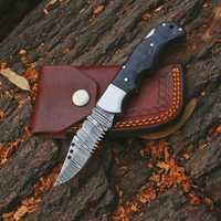 Cuchillo plegable hecho a mano de grado industrial OEM con funda y mango de madera, cuchillo de bolsillo plegable personalizable de acero de Damasco DIY