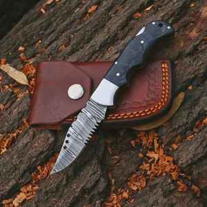 Cuchillo plegable hecho a mano de grado industrial OEM con funda y mango de madera, cuchillo de bolsillo plegable personalizable de acero de Damasco DIY - Product Image 1