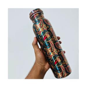 Elegante Porta Botellas de Agua de Cobre Botánico Color Crema, Perfecto para Regalos Corporativos y Personales, Hecho a Mano en India - Product Image 3