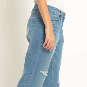 Pantalones vaqueros de mezclilla para mujer, personalizados para la temporada de otoño, con detalles de costuras en lavado oscuro, venta al por mayor, con dobladillo elástico y bolsillos tipo cargo - Product Image 5