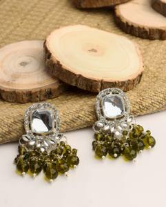 Boucles d'oreilles pendantes de luxe en perles pastel olive, faites à la main en alliage de zinc plaqué or, ethniques, pour mariage, vente en gros pour femmes - Product Image 6