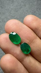 Paire de pierres précieuses vertes naturelles émeraude ovale de 4,44 ct, facettées, pour boucles d'oreilles, bagues, bijoux, vente en gros - Product Image 3