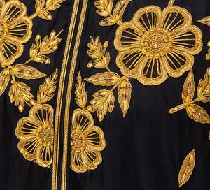 Abaya Negra con Adornos de Piedras |   Caftán de Lujo con Bordado Floral Dorado |   Vestido de Fiesta Premium de Tela Firdous, Recto, Hasta el Tobillo, Modesto - Product Image 2